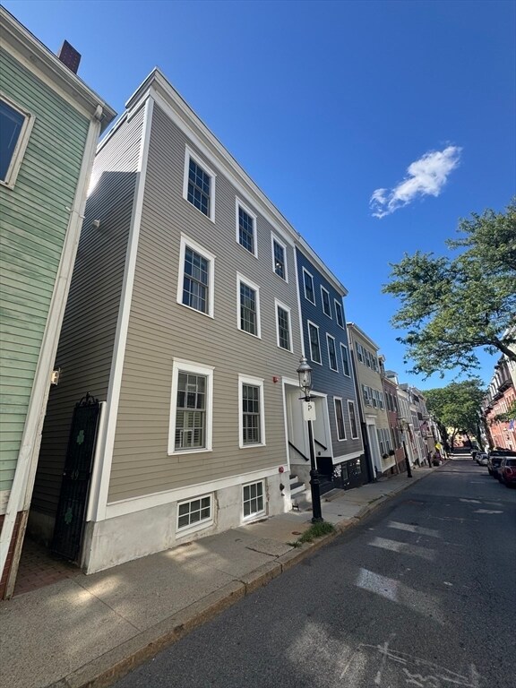 Building Photo - 47 Soley St