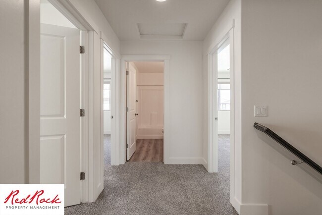 Building Photo - Adorable Stand Alone 4 Bedroom Corner Unit with Fully Fenced Backyard. Small Dogs Welcome.