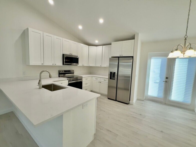 Building Photo - 1635 22nd Ave SW