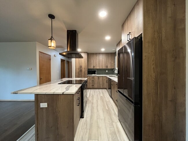 Building Photo - Beautiful 3-Bedroom West Linn Home with Bonus Room, Updated Kitchen and Large Fenced Yard