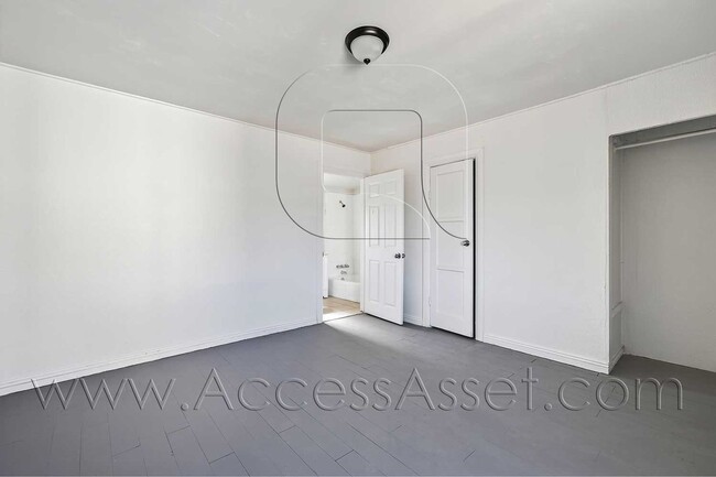 Building Photo - Cozy 1 Bed/1 Bath Duplex Home With Amazing Mountain Views In Barstow!