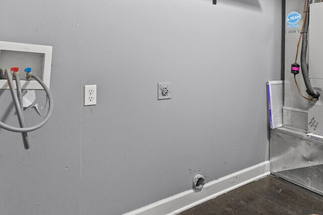 Building Photo - 11141 S Woodsonia Dr