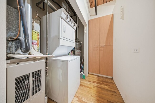 Building Photo - 1000 W Washington Blvd