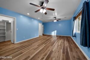 Building Photo - 463 Larson Rd