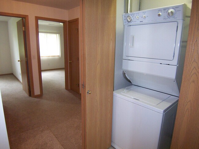 Building Photo - 1625 Flynn Ln