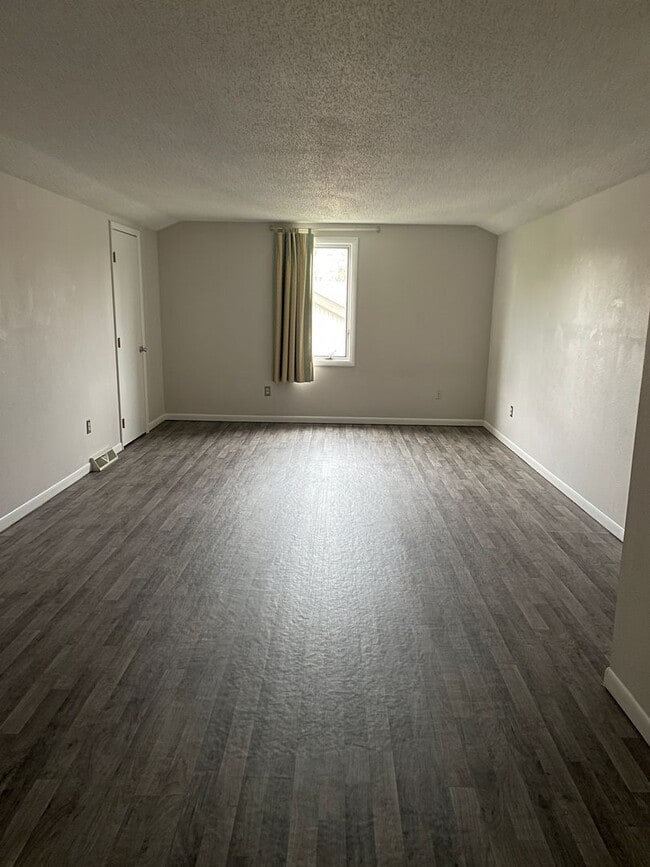 Building Photo - For Lease / Rent