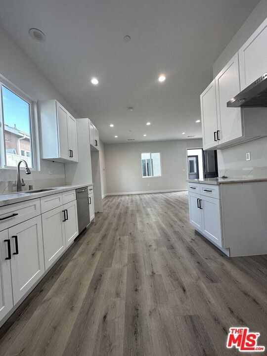 Building Photo - 6829 Bellaire Ave