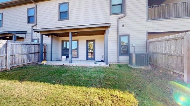 Building Photo - 2907 Papa Bear Dr