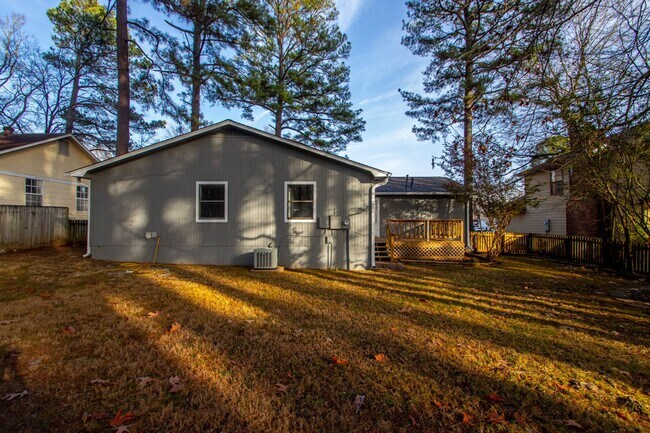 Building Photo - 20 Laver Cir