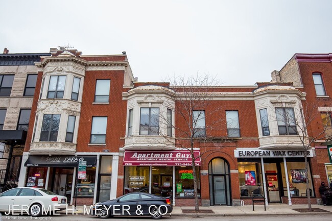 Building Photo - 2260 N Clark St