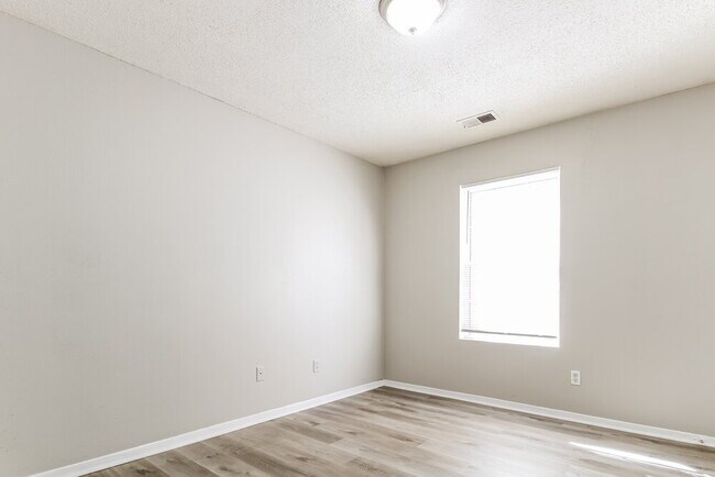 Building Photo - 4705 Waterfront Oak Dr