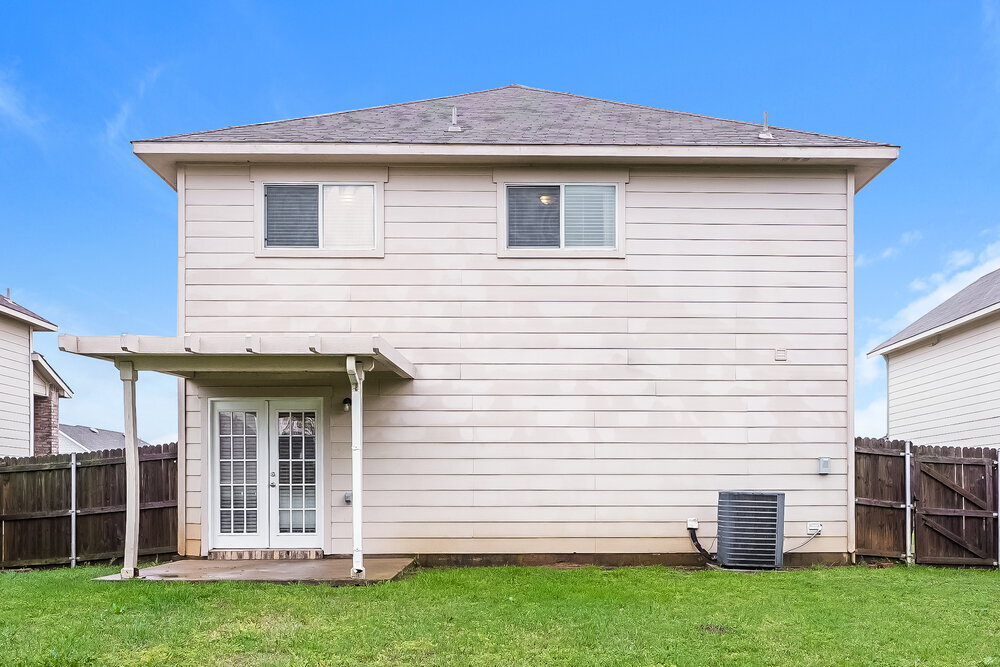 Building Photo - 205 Cres Ridge Dr