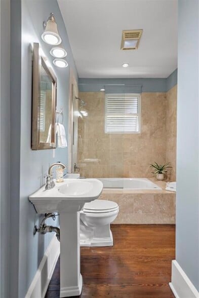 Building Photo - 5815 S Robertson St