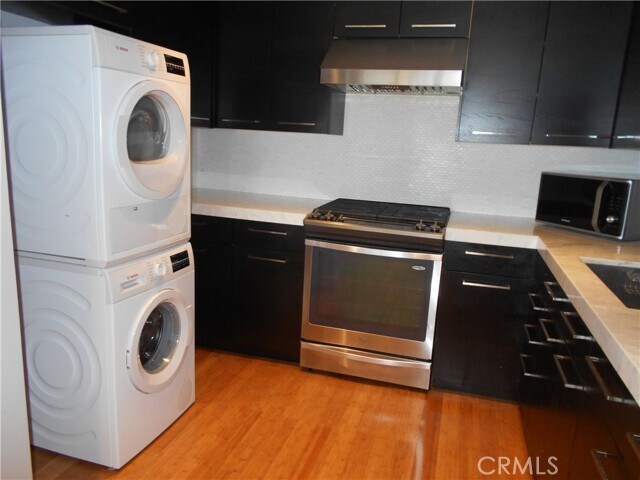 Building Photo - 760 W 27th St