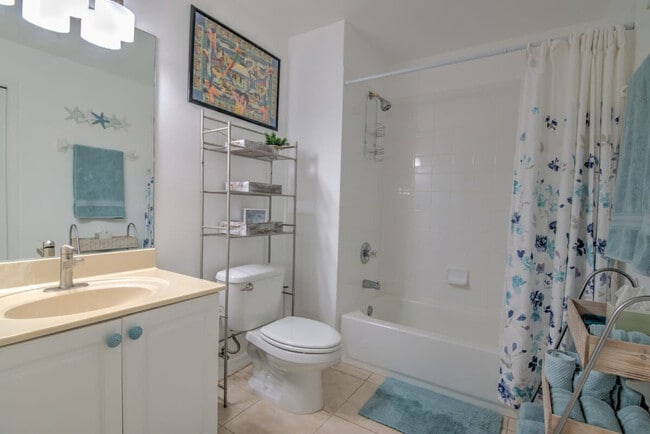 Building Photo - 9187 Celeste Dr