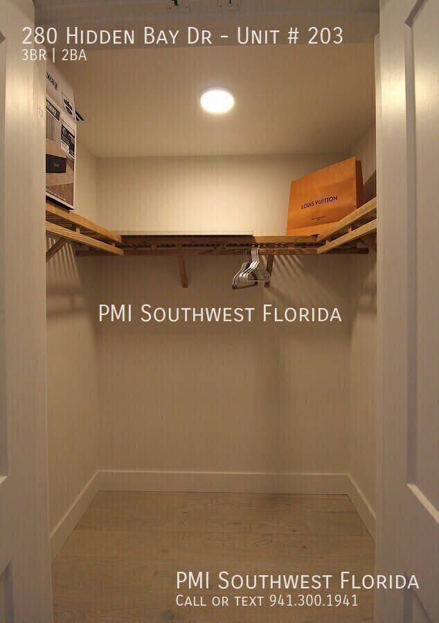 Building Photo - 280 Hidden Bay Dr