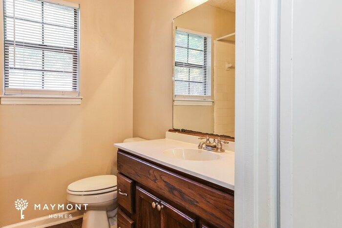 Building Photo - 17 Greenbrier Dr