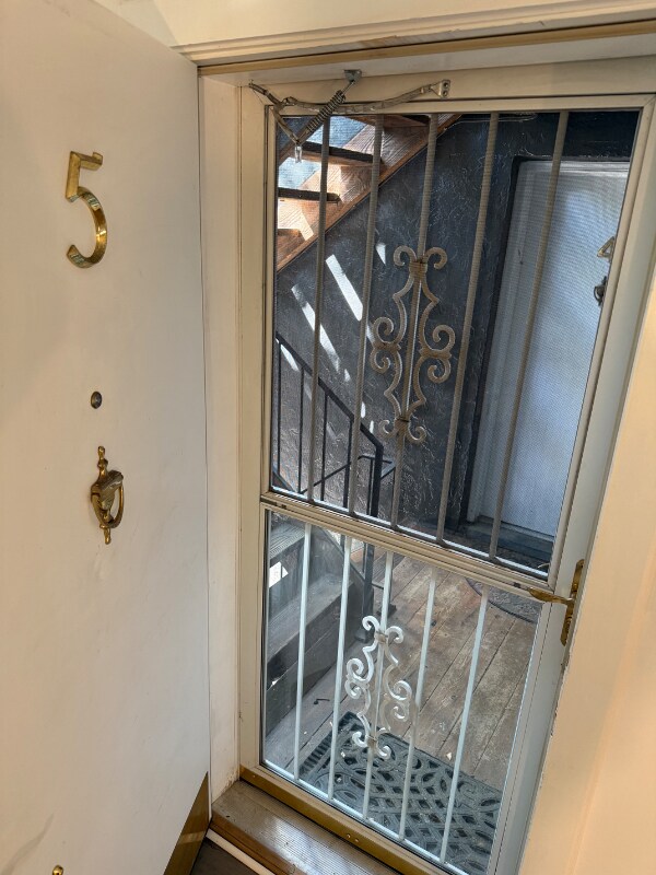 Building Photo - 807 W 40th St