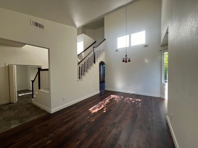 Building Photo - West Davis Four Bedroom Two Story Home ava...