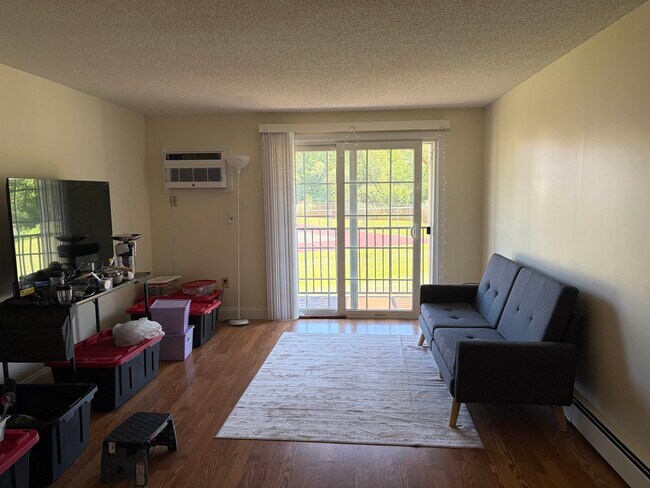 Building Photo - 807 White Cedar Blvd