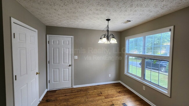 Building Photo - 5090 Edinborough Pl