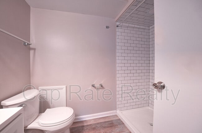 Building Photo - 26 S Hampton Rd