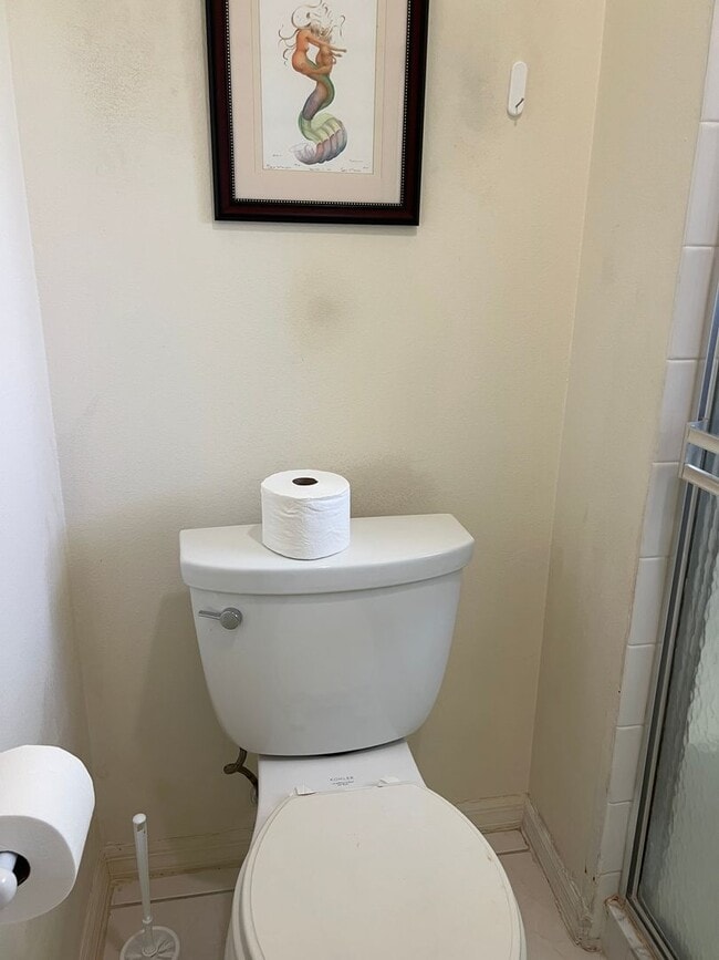 Building Photo - Fabulous 2BD/2BA/2CG- Available ANNUALLY at $2,200/mo OR SEASONALLY at $4,200/mo