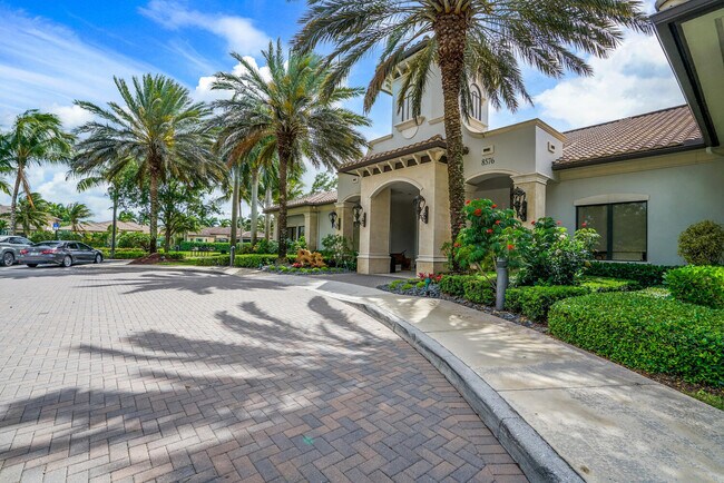 Building Photo - 16786 Crown Bridge Dr
