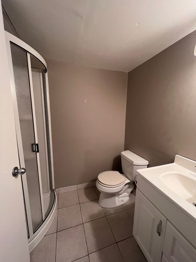 Building Photo - East Grand Rapids Schools - 4 bedroom home