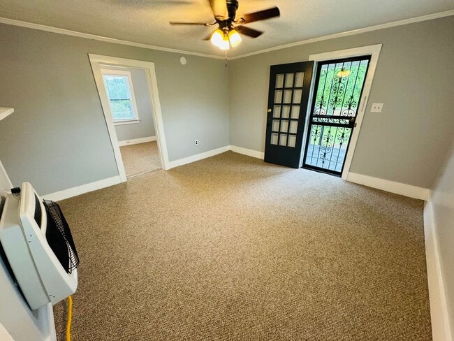 Building Photo - For Lease - 2 Bed, 1 Bath, 960 sq ft Home ...