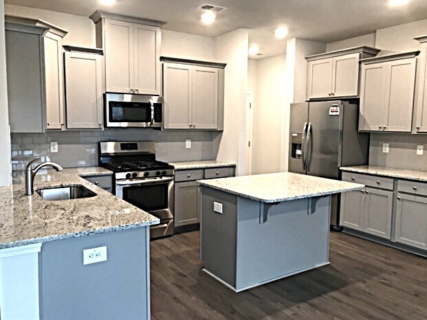 Building Photo - 518 Bush Dr