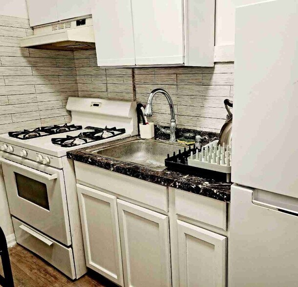 Building Photo - 1086 Tunbridge Rd