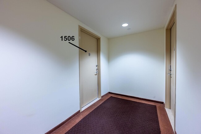 Building Photo - 2475 Brickell Ave