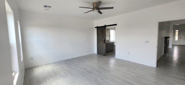 Building Photo - 3049 Chippewa Summit