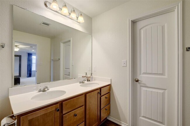 Building Photo - 9017 Norwich Castle