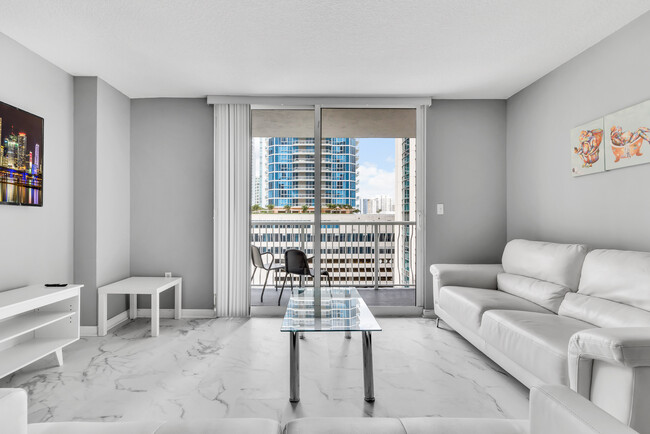 Building Photo - 1200 Brickell Bay Dr