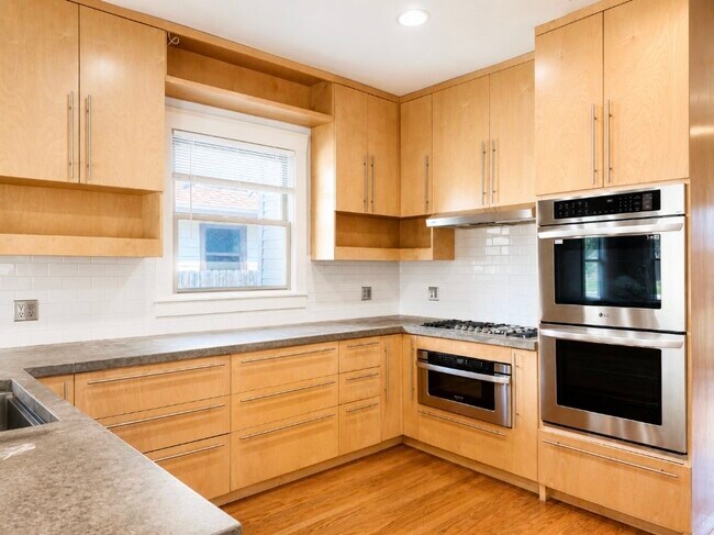 Building Photo - 4530 Walker St