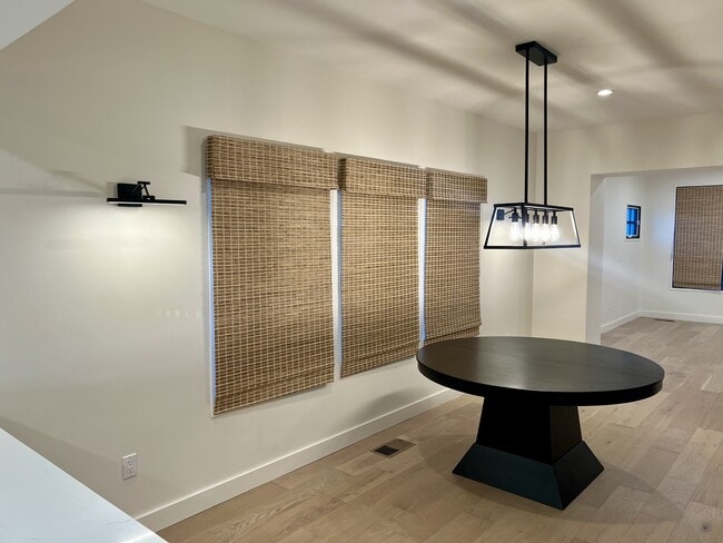 Building Photo - 753 Oak St