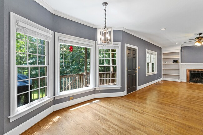 Building Photo - 710 Woodcreek Ct