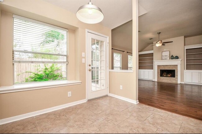 Building Photo - Crescent Drive, Pearland, TX 77584 - 3 BR ...