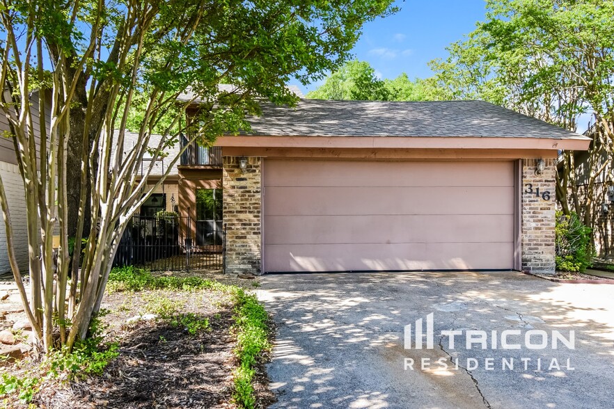 Primary Photo - 316 Columbia Dr