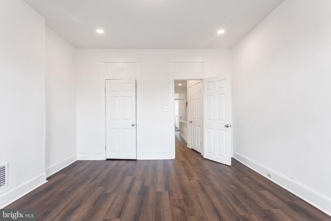 Building Photo - 2212 W Fayette St