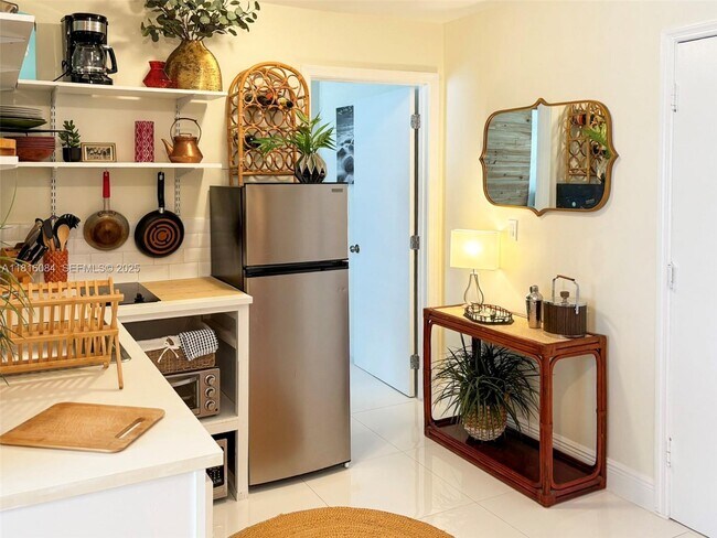 Building Photo - 335 Ocean Dr