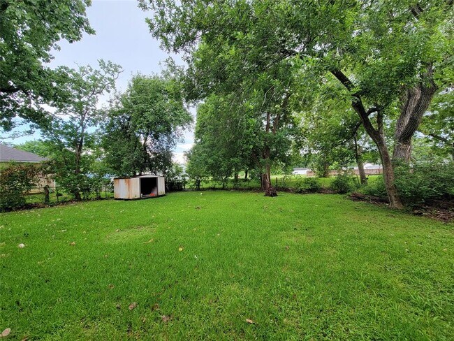 Building Photo - 2306 Downey Dr
