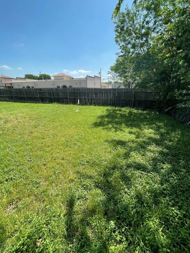 Building Photo - 511 Veterans Ave
