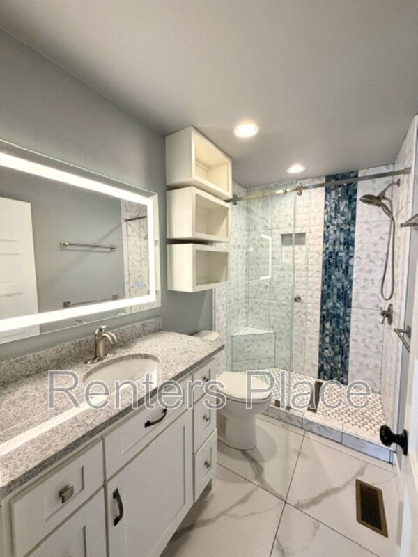 Building Photo - 624 S Quincy Ave