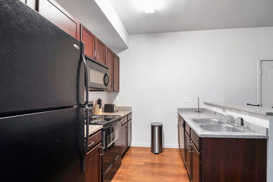 Building Photo - 535 18th St