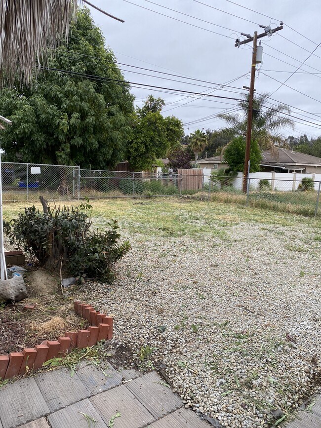 Building Photo - 16510 Lakeshore Dr