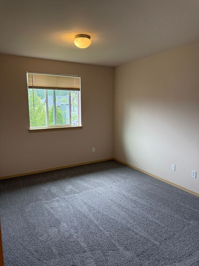 Building Photo - 3Bd/2.5Ba Maple Valley Home