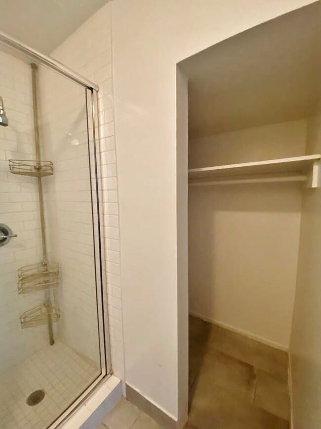 Building Photo - 1114 N Poinsettia Pl